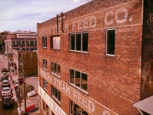 An old open-brick building showing the residential architecture in Tennessee.